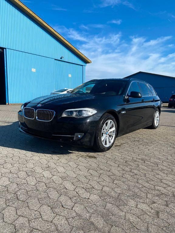 Gebraucht BMW 520 184 PS (135 kW) 2012 Schwarz Kombi