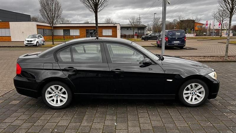 Gebraucht BMW 318 143 PS (105 kW) 2007 Schwarz Limousine