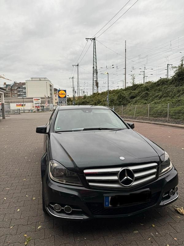 Gebraucht 2011 Mercedes C200 Limousine | 8.200 € - Bild 1/4