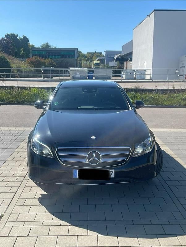 Schwarz Gebraucht 2016 Mercedes E300 Limousine | 25.000 € (Fairer Preis) - Bild 1/4