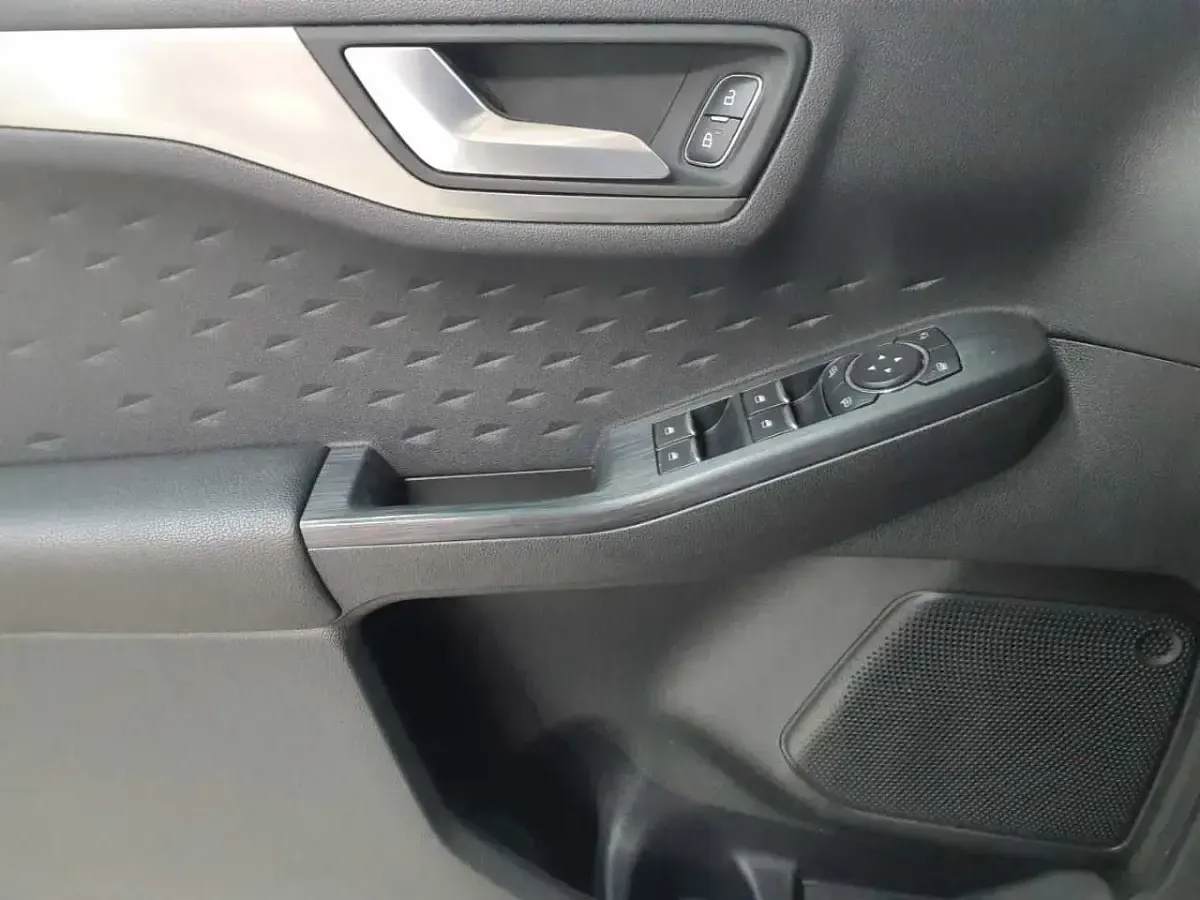 Usado Ford Kuga Titanium 190 HP (139 kW) 2021 Azul SUV