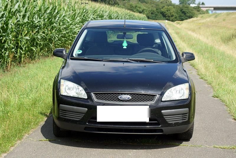 Schwarz Gebraucht 2007 Ford Focus Kombi | 2.300 € (Etwas zu teuer) - Bild 1/4