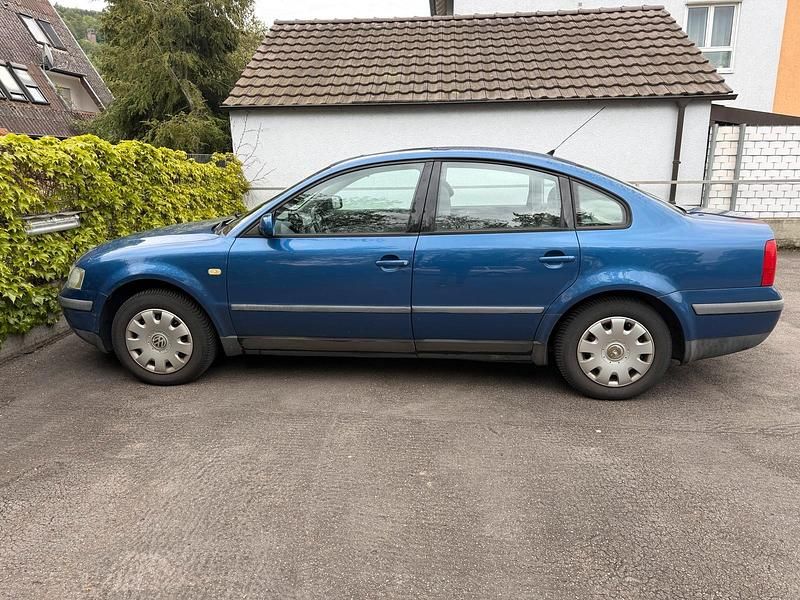 Second-hand VW Passat 101 CP (74 kW) 1999 Albastru Berlinǎ