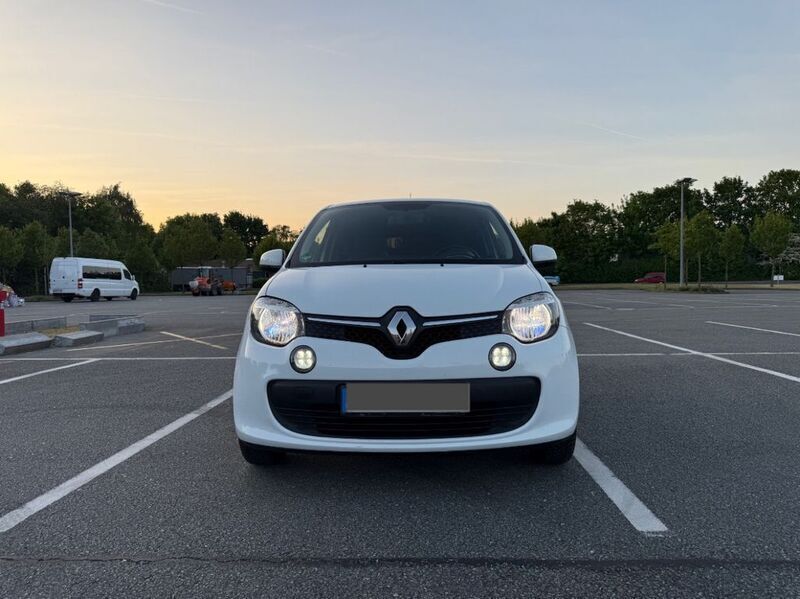 Weiß Gebraucht 2017 Renault Twingo LIMITED Kleinwagen | 6.999 € (Superpreis) - Bild 1/4