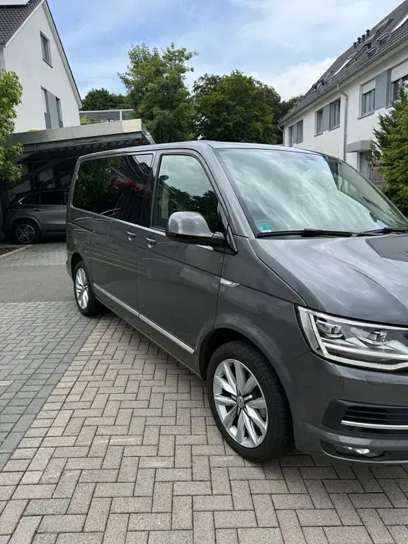 Gebraucht VW Multivan 204 PS (150 kW) 2016 Grau Van / Kleinbus