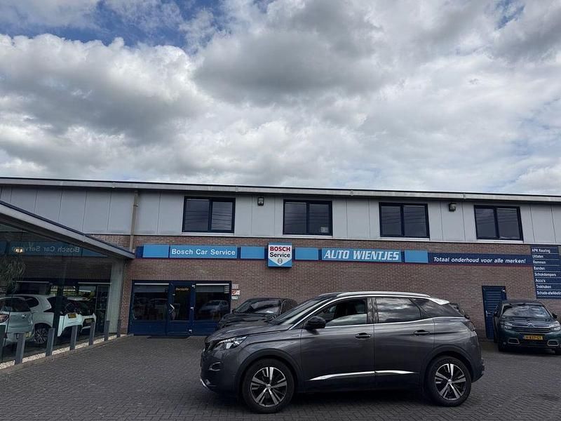 Grau Gebraucht 2020 Peugeot 3008 GT-line SUV | 12.450 € - Bild 1/4