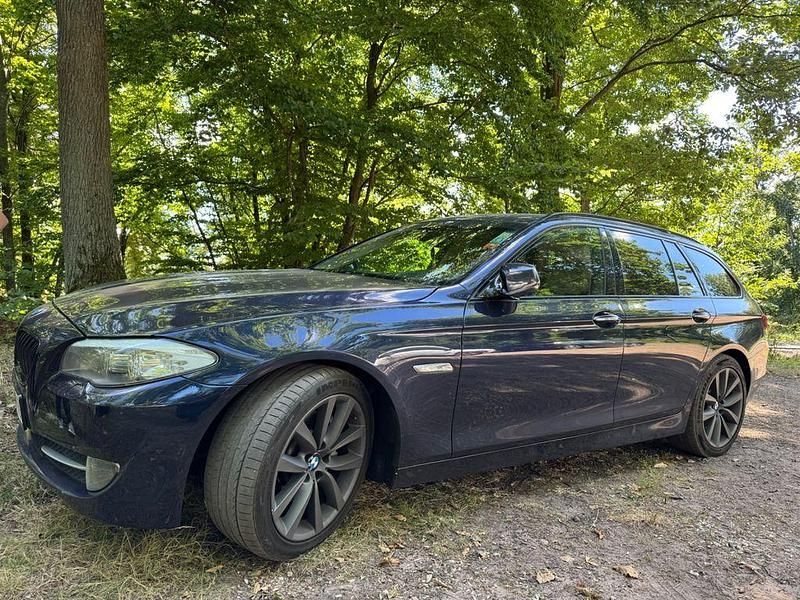 Blau Gebraucht 2010 BMW 530 Sport Line Kombi | 8.500 € (Fairer Preis) - Bild 1/4
