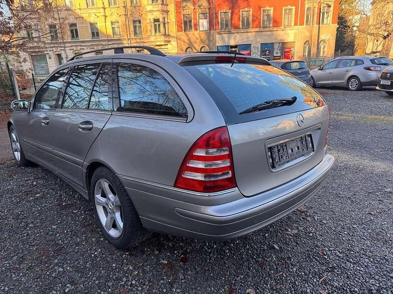 Gebraucht Mercedes C220 150 PS (110 kW) 2004 Cubanitsilber  metallic Kombi