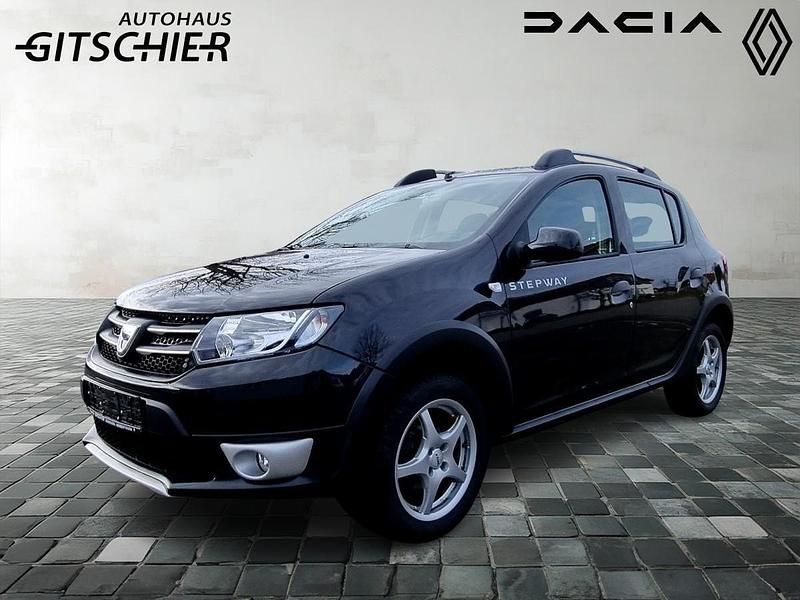 Gebraucht Dacia Sandero Prestige 90 PS (66 kW) 2015 Perlmuttschwarz Limousine
