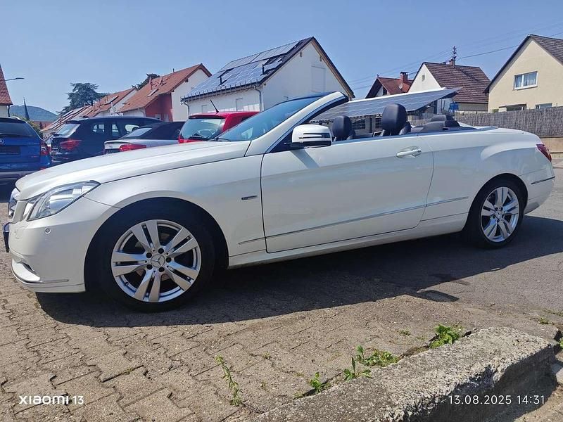 Gebraucht Mercedes E200 184 PS (135 kW) 2011 Diamantweiss Cabrio