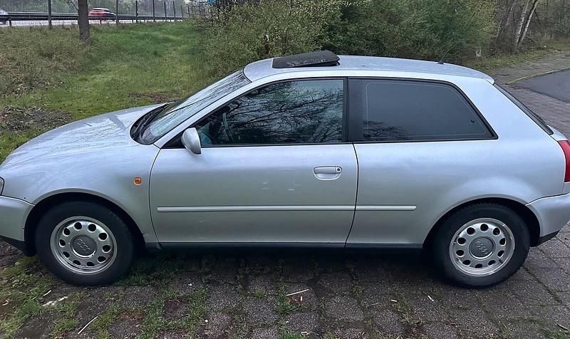 Usata Audi A3 103 CV (75 kW) 2000 Argento Utilitaria