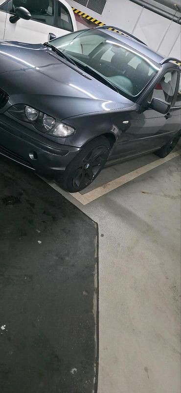 Gebraucht BMW 318 143 PS (105 kW) 2003 Grau Kombi