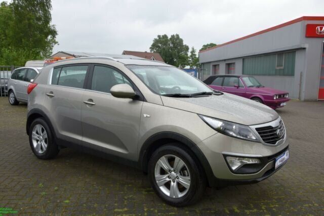 Silber metallic Gebraucht 2013 Kia Sportage SUV | 11.990 € (Etwas zu teuer) - Bild 1/4