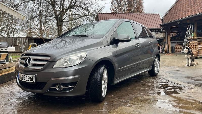 Gebraucht Mercedes B180 109 PS (80 kW) 2011 Grau Van / Kleinbus
