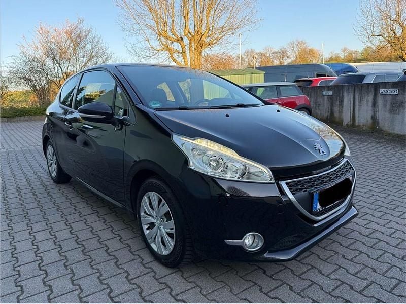 Gebraucht Peugeot 208 Active 82 PS (60 kW) 2012 Schwarz Kleinwagen