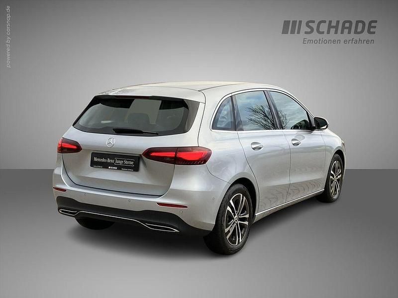 Gebraucht Mercedes B200 Progressive 150 PS (110 kW) 2024 Silber Van / Kleinbus