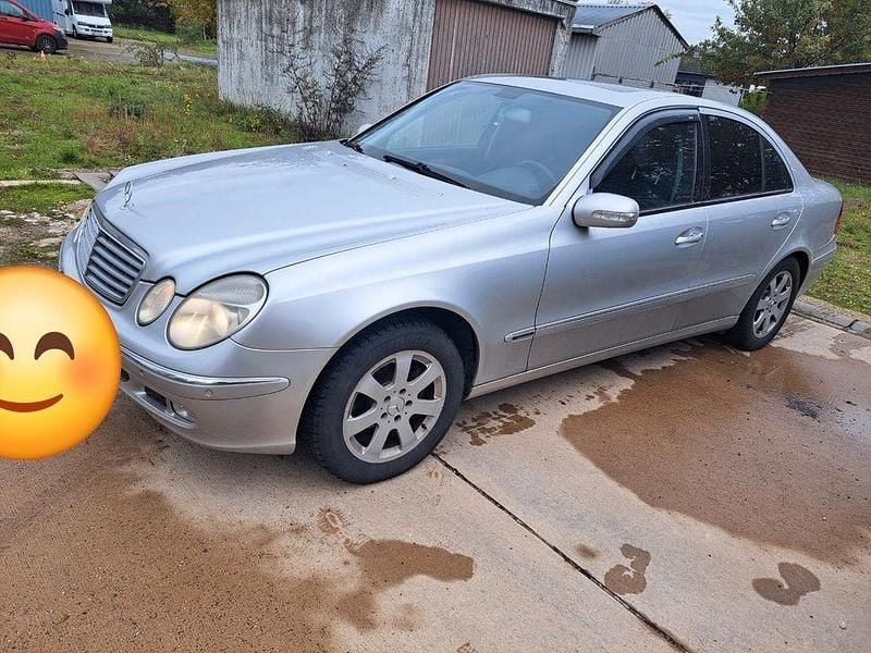Gebraucht Mercedes E240 177 PS (130 kW) 2003 Silber Limousine