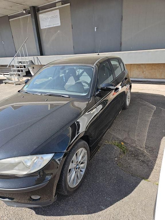 Second-hand BMW 116 122 CP (89 kW) 2004 Negru Hatchback