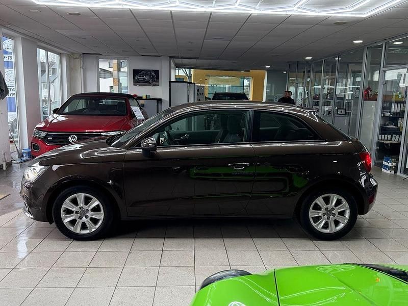 Gebraucht Audi A1 Attraction 86 PS (63 kW) 2013 Braun Kleinwagen