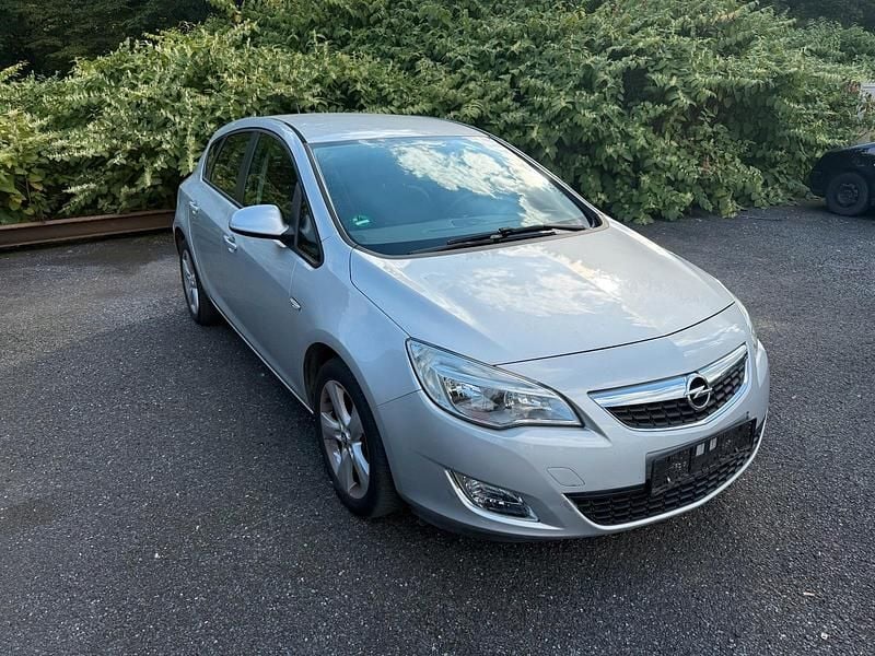 Silber Gebraucht 2010 Opel Astra Limousine | 4.450 € (Superpreis) - Bild 1/4