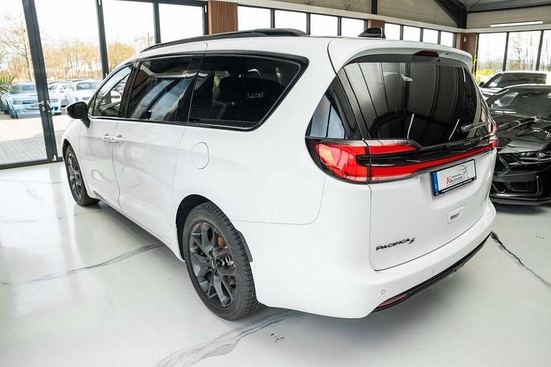 Używany Chrysler Pacifica Limited 291 KM (214 kW) 2023 Biały Minivan