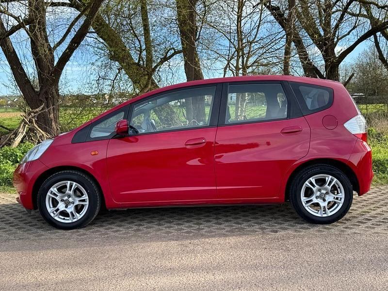 Gebraucht Honda Jazz Trend 90 PS (66 kW) 2010 Rot Kleinwagen
