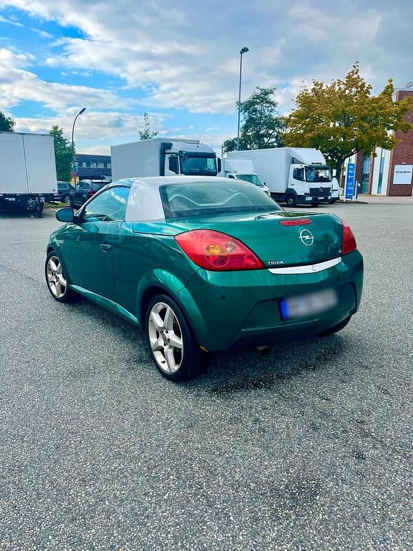 Grün Gebraucht 2005 Opel Tigra Cabrio | 1.850 € (Fairer Preis) - Bild 1/4