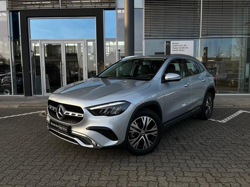 Gebraucht Mercedes GLA200 Progressive 163 PS (119 kW) 2024 Silber SUV