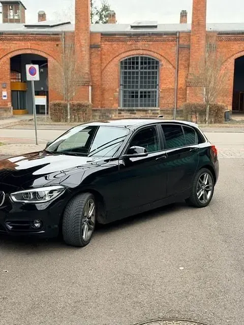 Gebraucht BMW 118 Sport Line 150 PS (110 kW) 2019 Schwarz Limousine