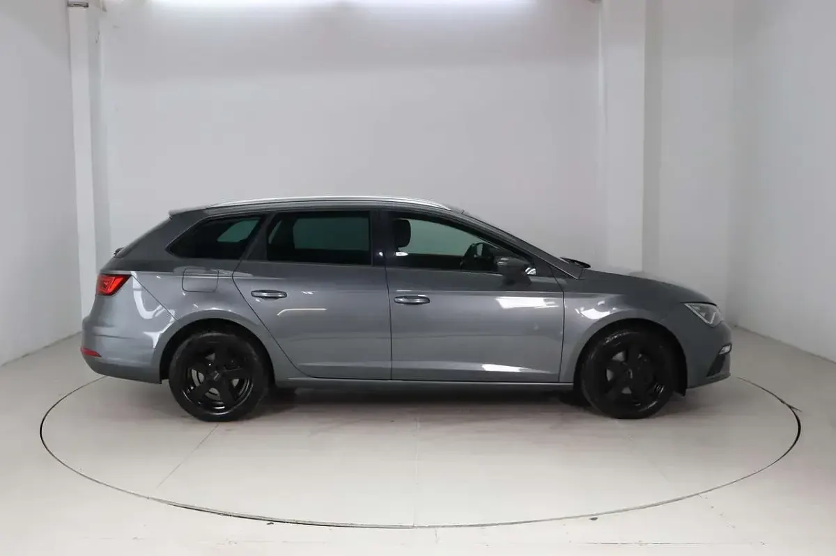 Używany Seat Leon ST FR 125 KM (91 kW) 2018 Szary Kombi