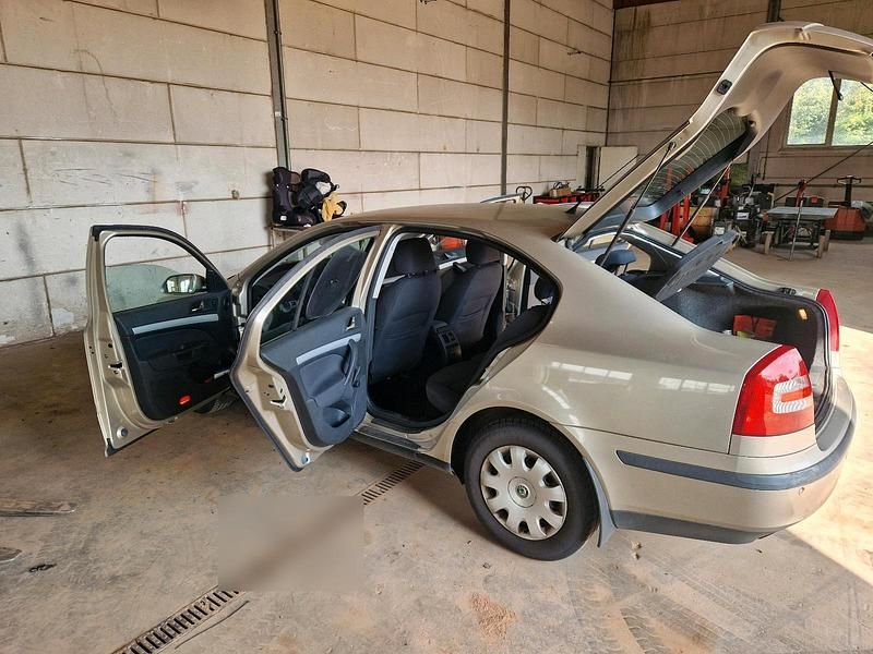 Beige Gebraucht 2004 Skoda Octavia Limousine | 2.200 € (Fairer Preis) - Bild 1/4