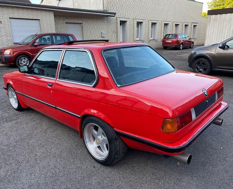 Gebraucht BMW 323 143 PS (105 kW) 1982 Rot Coupé