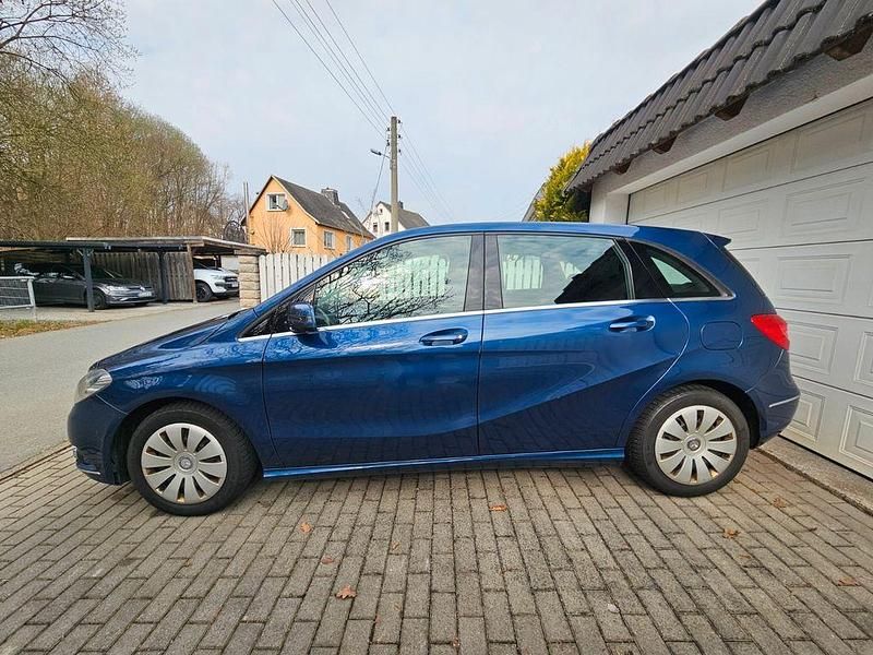 Gebraucht Mercedes B180 109 PS (80 kW) 2012 Blau Van / Kleinbus