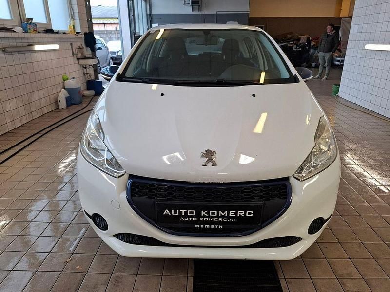 Gebraucht Peugeot 208 68 PS (50 kW) 2014 Weiß Kleinwagen