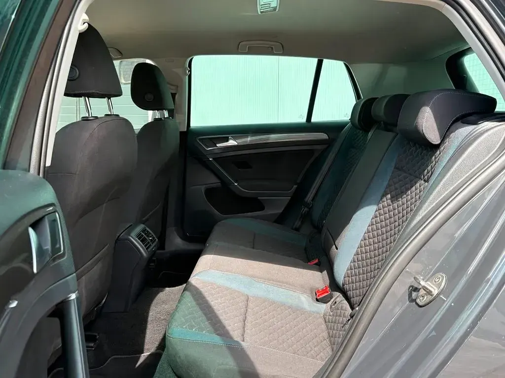 Gebraucht VW Golf VII Highline 150 PS (110 kW) 2019 Grau Limousine