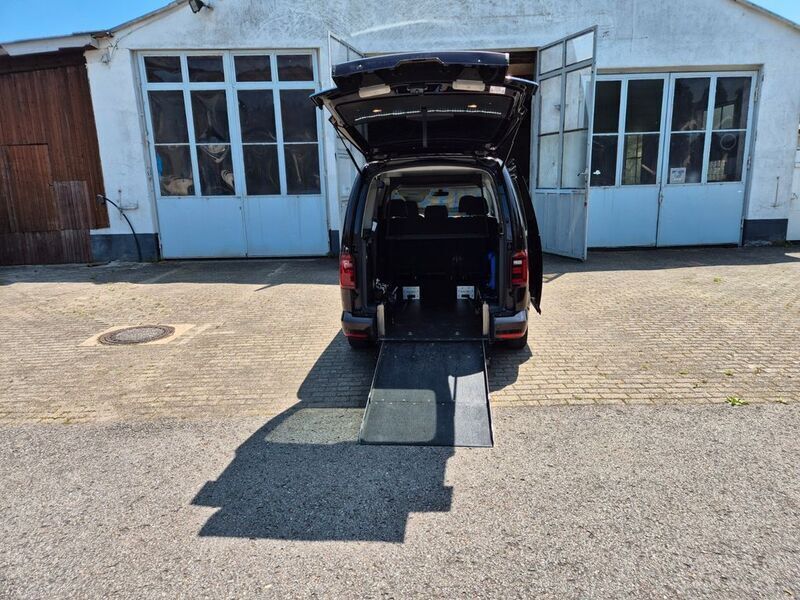 Schwarz Gebraucht 2017 VW Caddy Maxi Highline Van / Kleinbus | 33.500 € - Bild 1/4