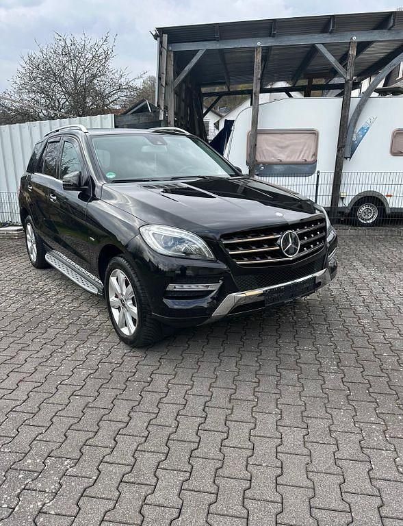 Gebraucht Mercedes ML350 258 PS (189 kW) 2012 Schwarz SUV