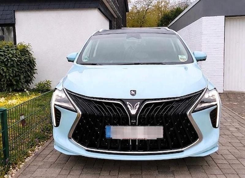 Gebraucht DFSK Forthing 4 177 PS (130 kW) 2024 Blau Van / Kleinbus