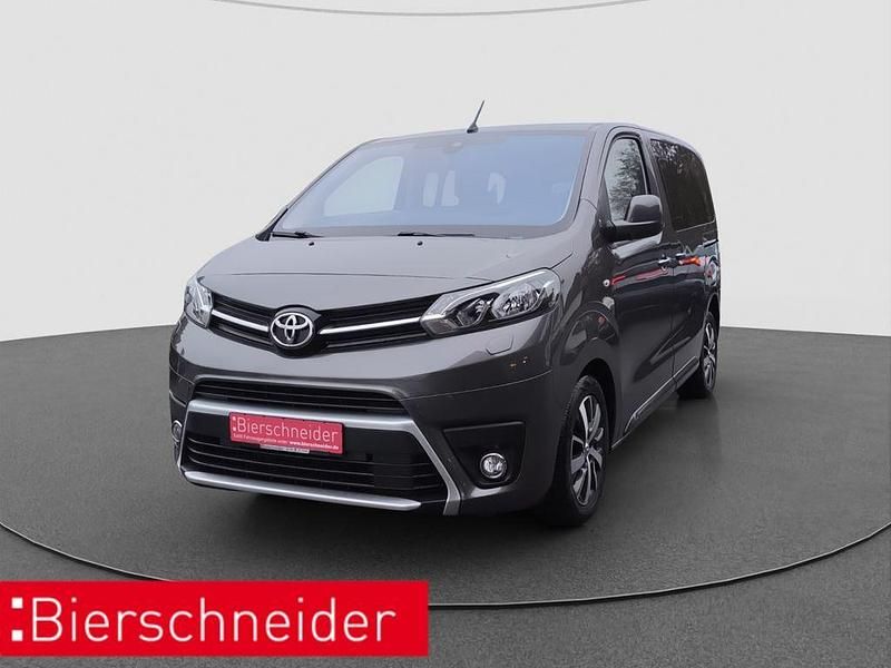 Grau Gebraucht 2019 Toyota Proace Verso Team Kombi | 27.990 € - Bild 1/4