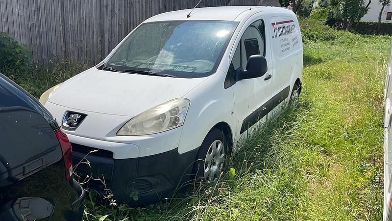 Weiß Gebraucht 2009 Peugeot Partner Van | 2.700 € (Guter Preis) - Bild 1/4