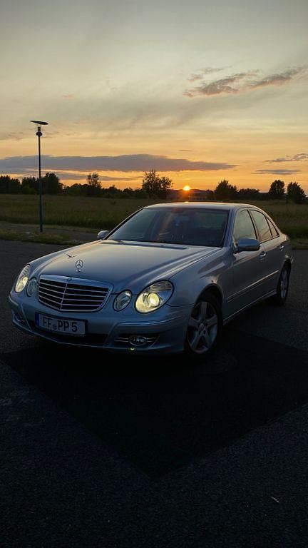 Silber Gebraucht 2006 Mercedes E280 Avantgarde Limousine | 11.500 € (Teuer) - Bild 1/4