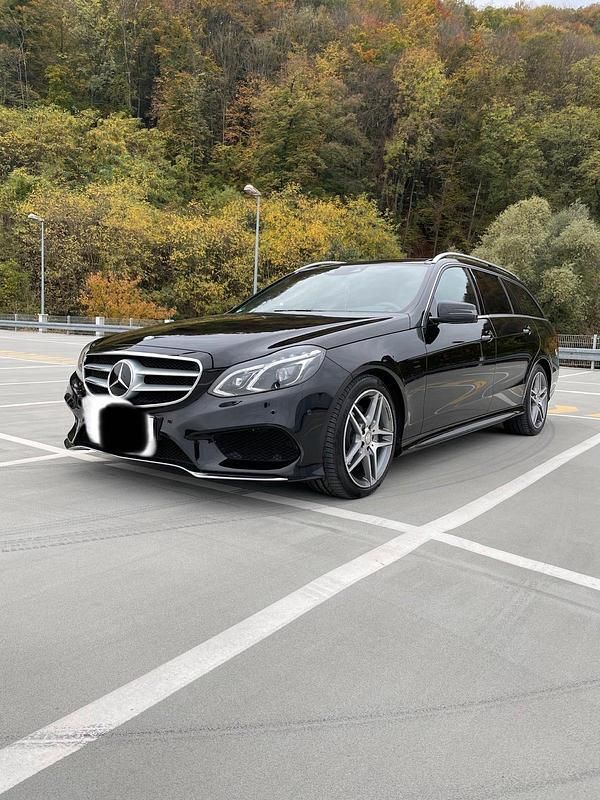 Schwarz Gebraucht 2015 Mercedes E350 AMG Kombi | 27.500 € (Teuer) - Bild 1/4