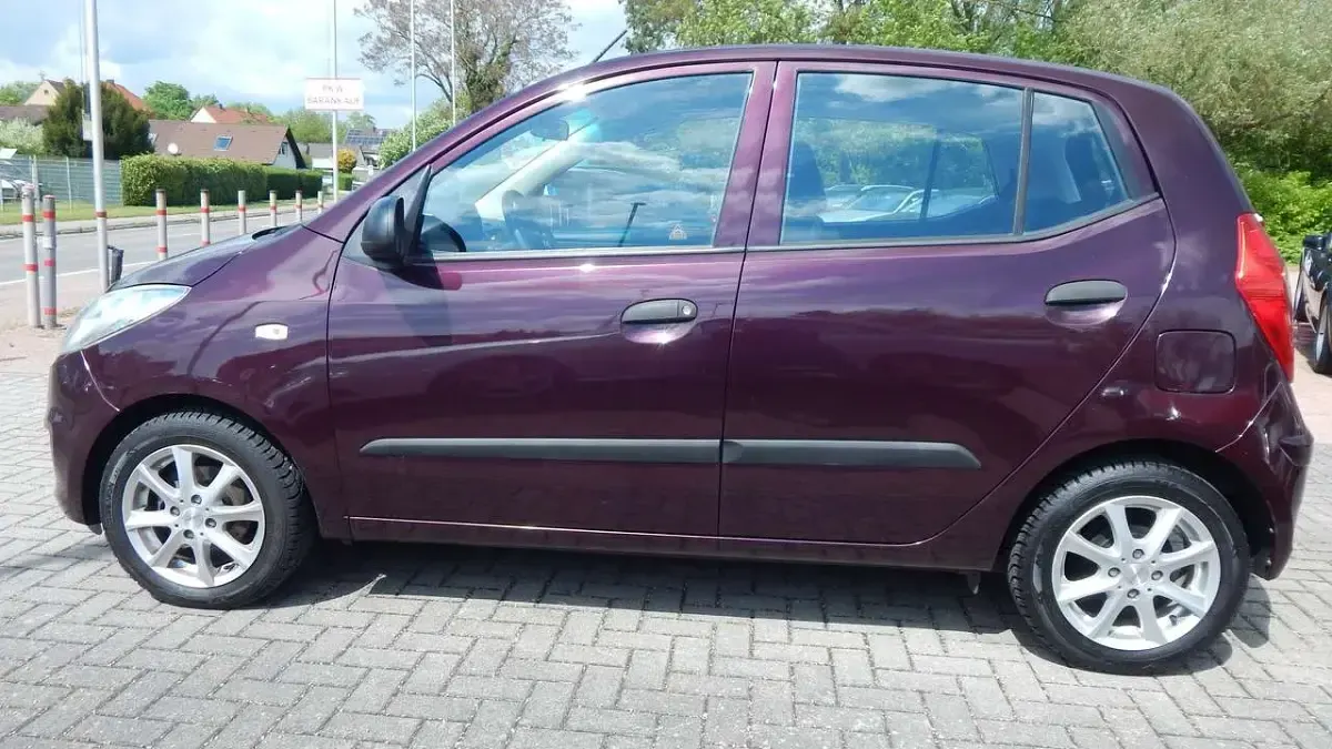 Gebraucht Hyundai i10 Edition 69 PS (50 kW) 2013 Purple fantasia Kleinwagen