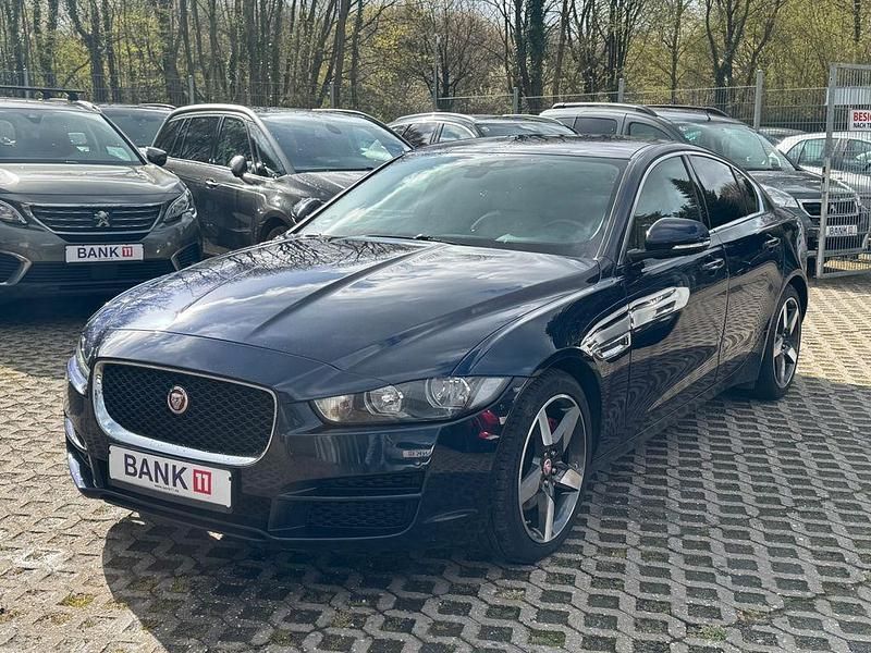 Gebraucht Jaguar XE 179 PS (131 kW) 2015 Blau Limousine