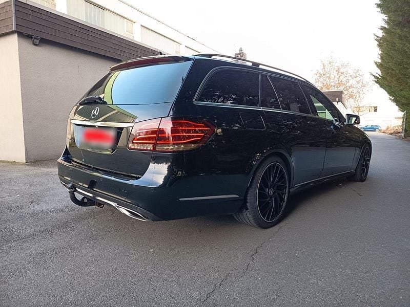 Gebraucht Mercedes E250 Avantgarde 204 PS (150 kW) 2016 Schwarz Kombi