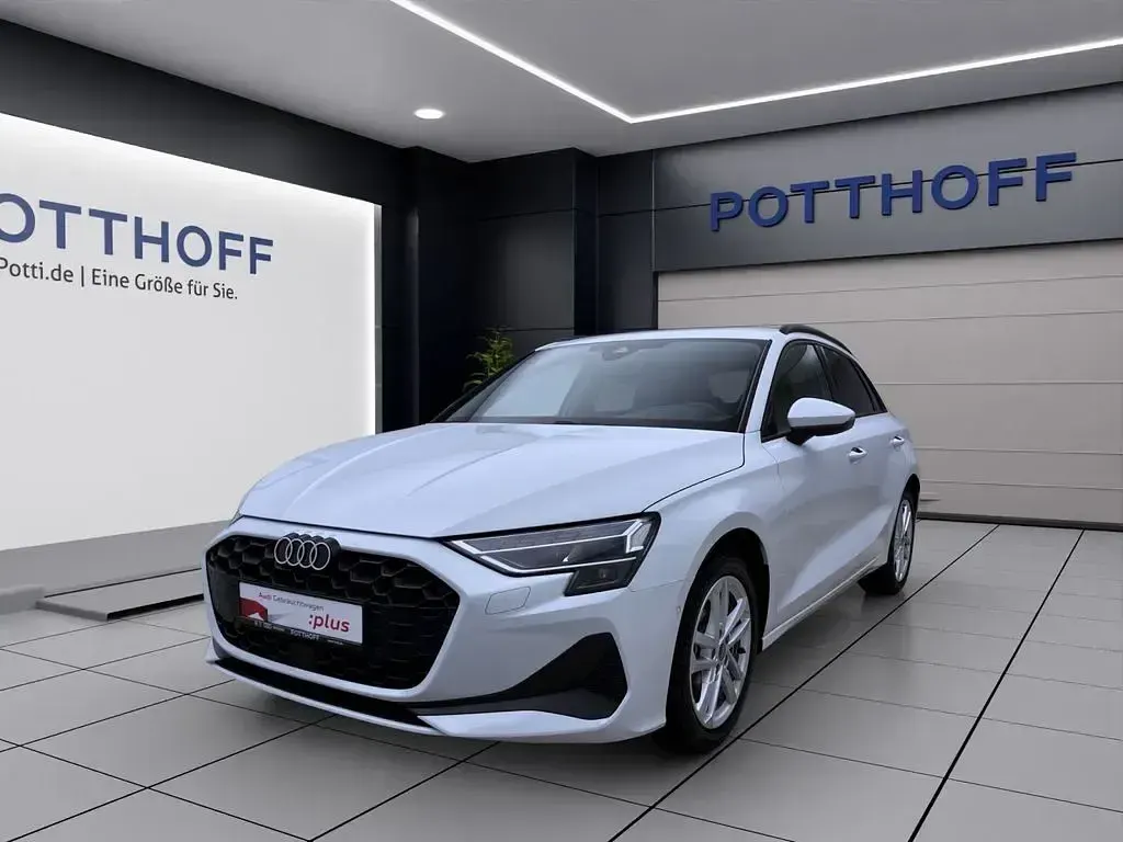 Używany Audi A3 Ambiente 116 KM (85 kW) 2025 Sedan/Limuzyna