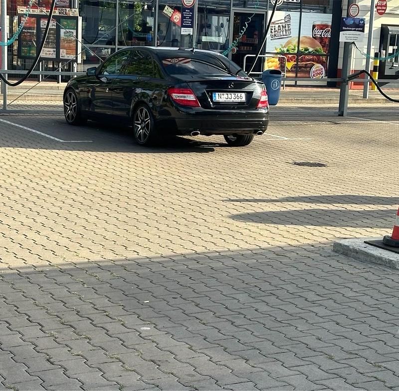 Schwarz Gebraucht 2007 Mercedes C350 Limousine | 8.600 € (Teuer) - Bild 1/4