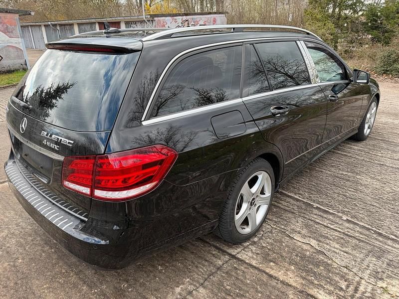Gebraucht Mercedes E220 Edition 170 PS (125 kW) 2014 Schwarz Kombi