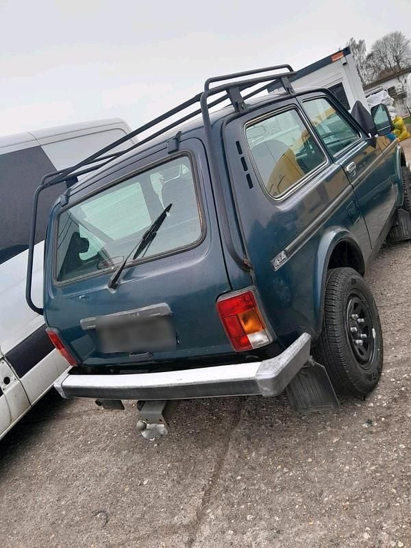 Gebraucht Lada Nova 82 PS (60 kW) 2009 Grün SUV