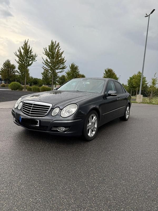 Blau Gebraucht 2009 Mercedes E280 Limousine | 5.600 € (Fairer Preis) - Bild 1/4